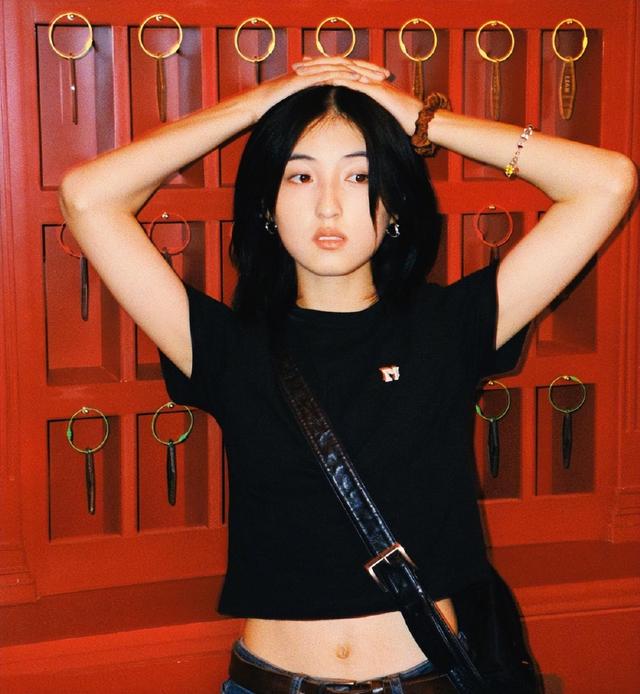 张子枫:三亿网友都在讨论她的胸,这胸碍了谁的眼?