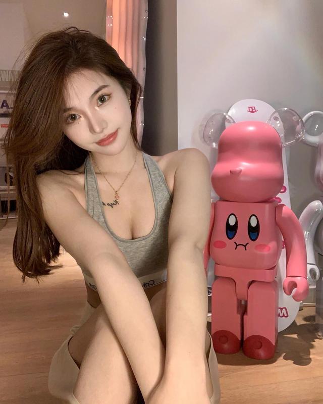 纯欲风小美女比基尼写真,小小身材大大能量!