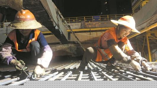 武汉地铁工地有一群“夜行侠”