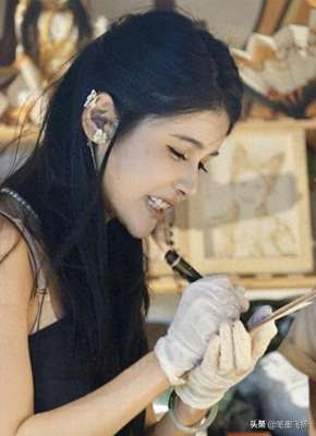 美女煎饼果子(网红狗头萝莉出摊卖煎饼，也算是煎饼界的一枚美女了)