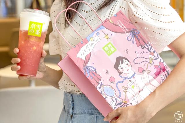 奈雪粉嫩元气弹来了，人间水蜜桃桃桃你喜欢