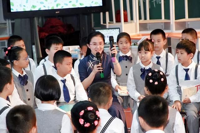 “旗袍女神”最美校长胡红梅:从天堂到地狱,只因“抄得太狠”