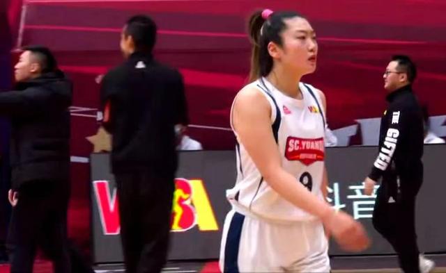 四川女篮总冠军悬了,李梦惨遭昔日队友围剿,恐第二战无力翻盘