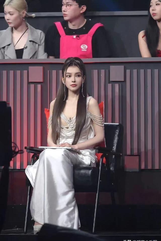 身材惹火的周扬青!难怪能俘获1米83大帅哥!两人绝配(附写真)