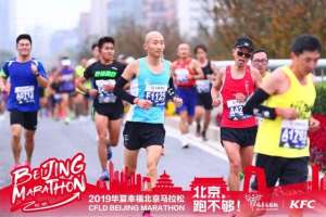 美女赵晔(北马，首马，这个光头从F区出发，超28000人，2小时37分完赛)