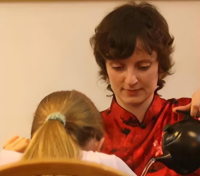 俄罗斯美女,不要车不要房,听从父亲遗言,远嫁中国,变成赢家