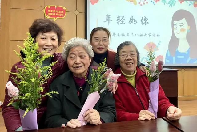 杭州出美女,这话真不假!西湖边一组旧照曝光,张张明星脸