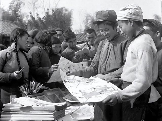 珍贵老照片,日军强征慰安妇,身上涂满奶油的性感美女