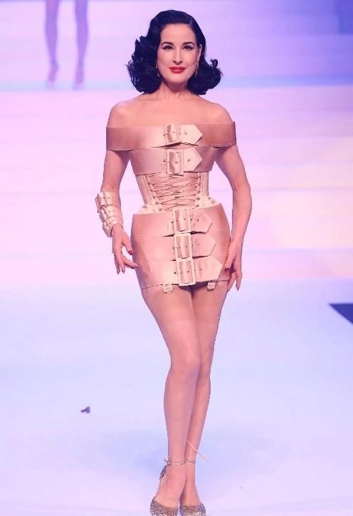 蒂塔：世界第一脱衣舞女，让男人痴迷，让女人惊叹，魅力四射