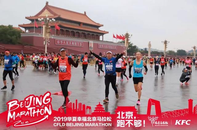 北马,首马,这个光头从F区出发,超28000人,2小时37分完赛