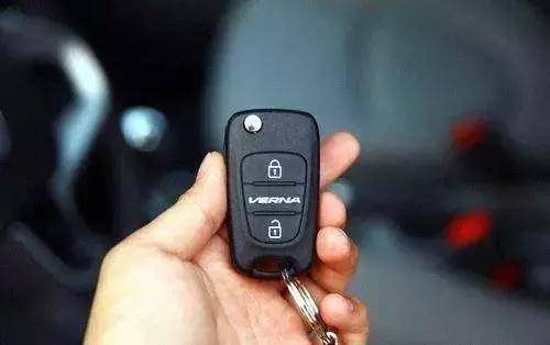 汽车遥控钥匙能用多久？原来没电前会有这些征兆！
