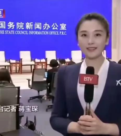 北京女主持人生孩子,顺产痛到脸变形,没哭没叫喜获7斤男娃