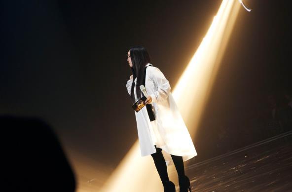 48岁张惠妹终于减肥?近照体重终于下200斤,穿短裙腿细多了