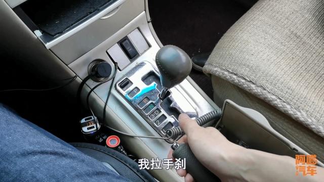 自动挡坡道停车你真的会吗?不注意挂挡顺序,变速箱随时卡死