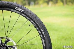 汽车山地胎(超轻黑科技？每减1克都是战斗力，正新超轻山地外胎简评)