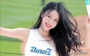 天天练舞功里的美女(韩国啦啦队的美少女场上舞动青春，场下个个乖宝宝)