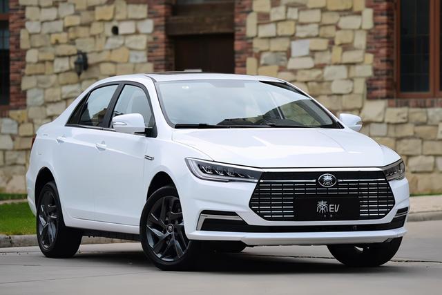 补贴力度大、颜值档次高!这4款十万级的纯电家轿,都是代步首选