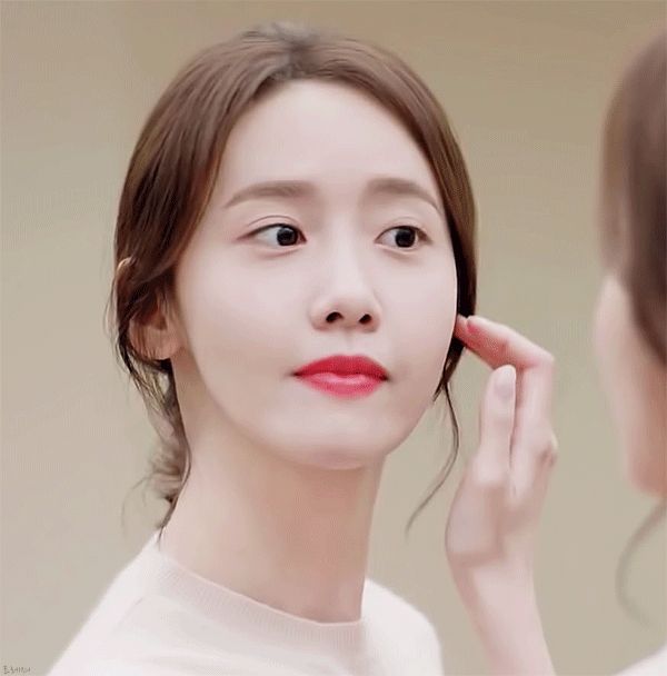 搞笑美女动态图,妹子这腹肌笑喷我了!搞笑妹子gif