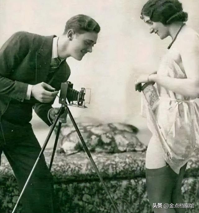 罕见老照片:洋人拍摄日本女裙底,慰安妇发怒咬断鬼子下体