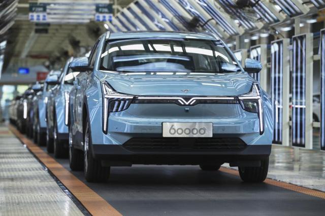 订单过万,供不应求!哪吒汽车第60000台整车下线