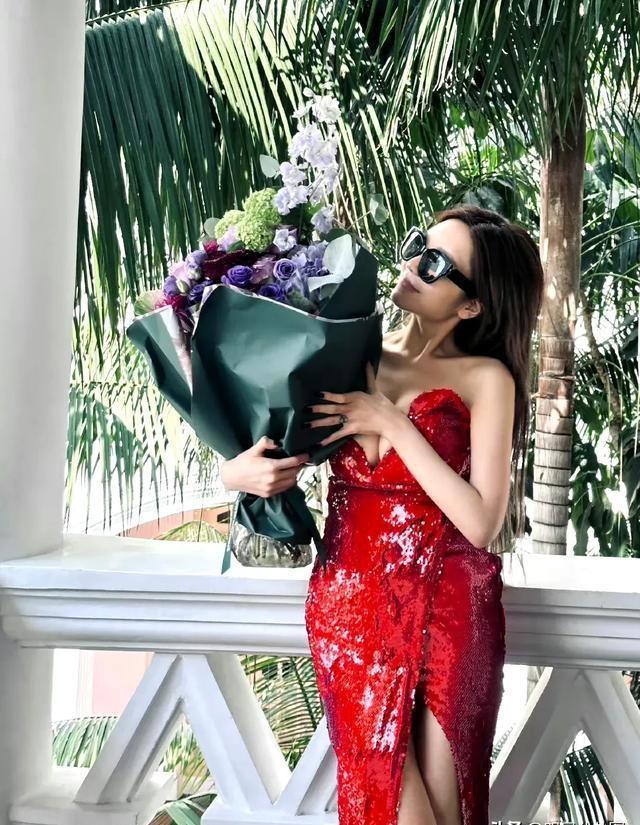 身材惹火的周扬青!难怪能俘获1米83大帅哥!两人绝配(附写真)