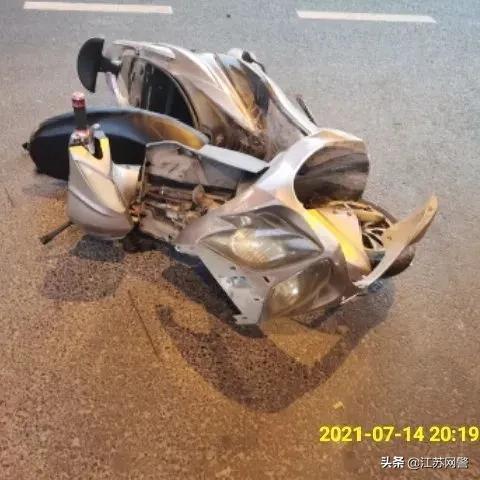 江苏苏州:当“闯红灯”的遇上“开小差”的,结果……