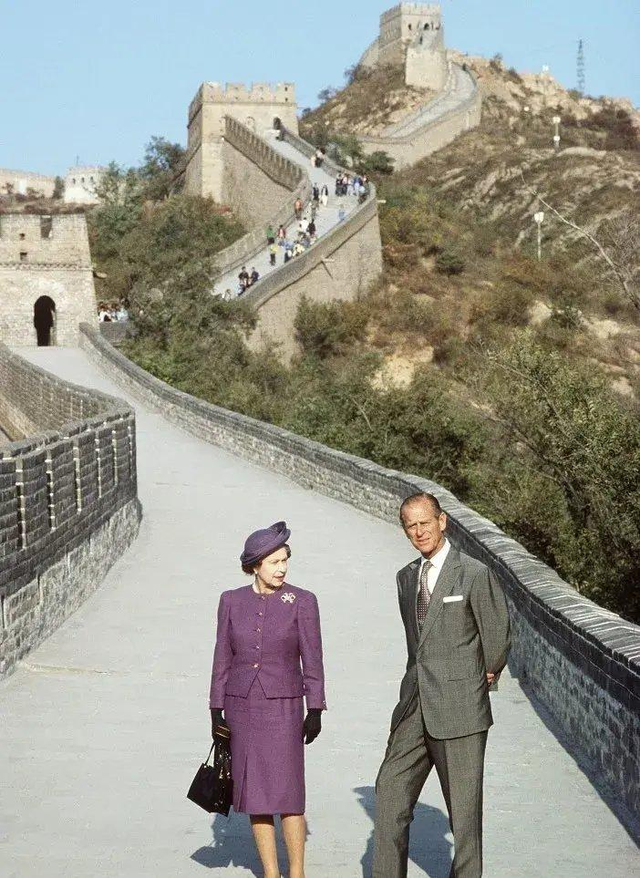 珍贵老照片,日军强征慰安妇,身上涂满奶油的性感美女