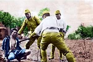 用力插美女下面图片(日军日记：慰安妇不服从管教，我很愤怒，用刺刀插入她的下体2)