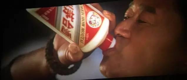 相比国产车和茅台,《战狼2》里面吴京用的这手机才叫牛X!