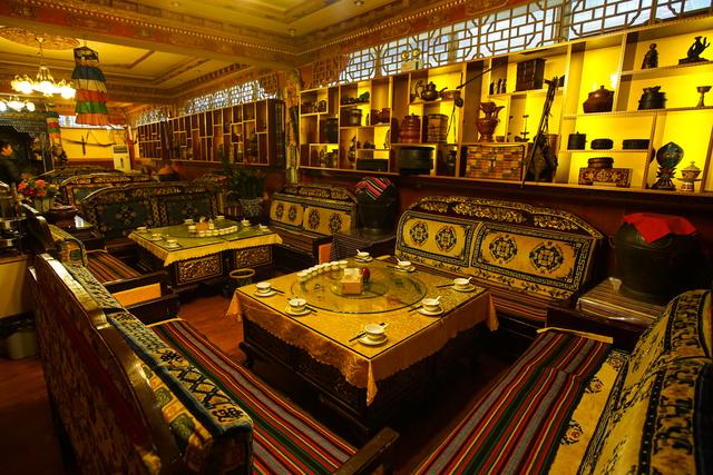 西藏旅游不可错过的藏式餐厅,品美食长见识,藏族美女能歌善舞