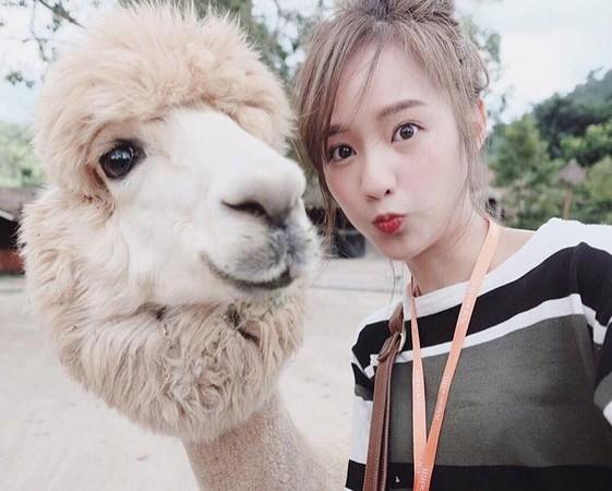 泰国舔冰妹气质太甜美,伸可爱小舌头让网友想入非非