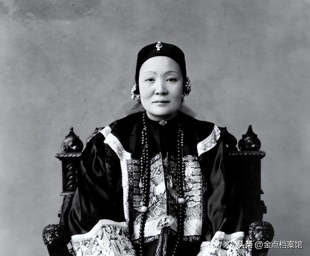 罕见老照片:洋人拍摄日本女裙底,慰安妇发怒咬断鬼子下体