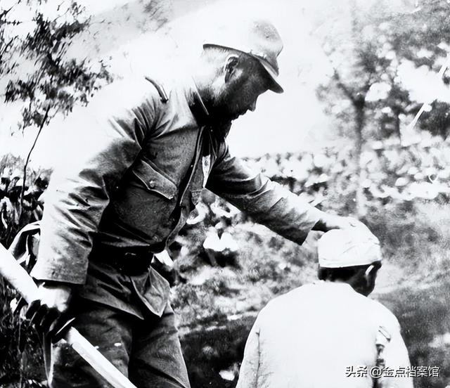 罕见老照片:洋人拍摄日本女裙底,慰安妇发怒咬断鬼子下体