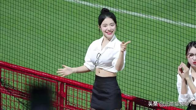 韩国啦啦队的美少女!场上舞动青春,场下个个乖宝宝