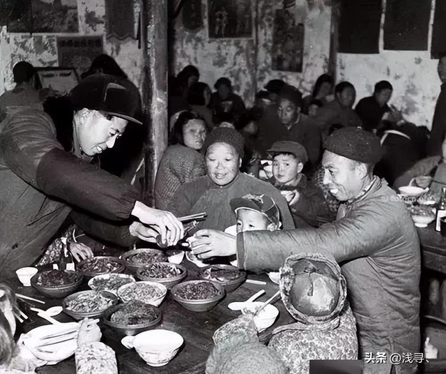 罕见照片:日本女人竟如此开放大胆,女学生脱光衣服全身赤裸上课