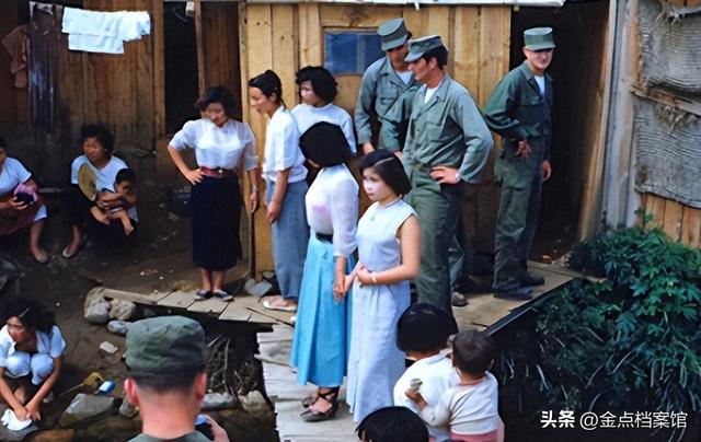 罕见老照片:洋人拍摄日本女裙底,慰安妇发怒咬断鬼子下体