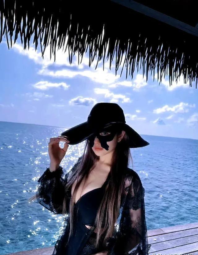 身材惹火的周扬青!难怪能俘获1米83大帅哥!两人绝配(附写真)