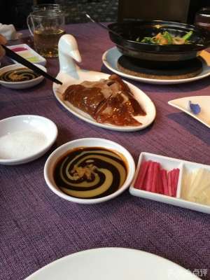 美女熟DB(我们提前考察了6家烤鸭店，与新标准还有点差距)