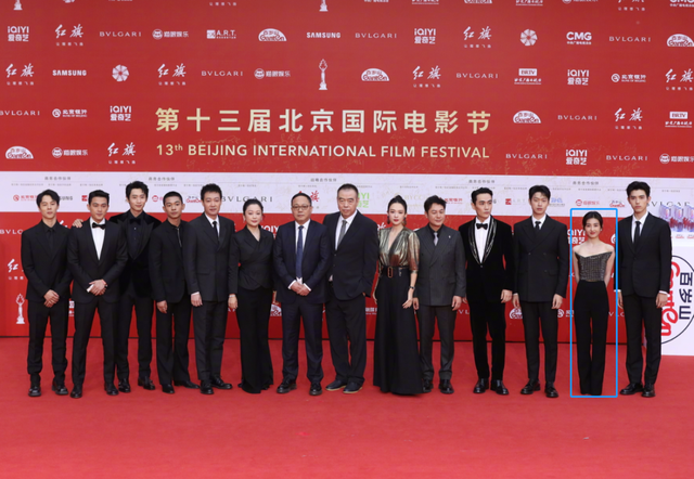 张子枫:三亿网友都在讨论她的胸,这胸碍了谁的眼?