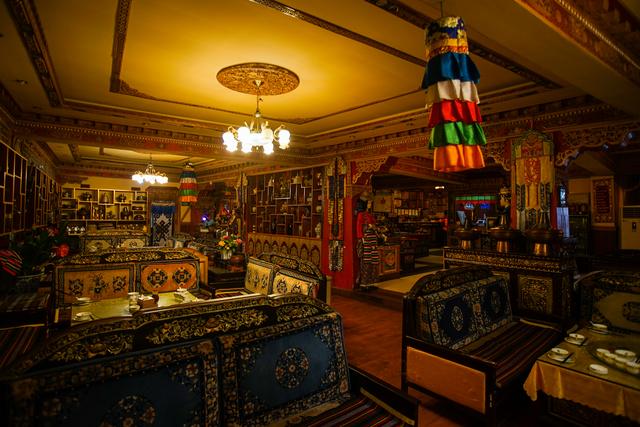 西藏旅游不可错过的藏式餐厅,品美食长见识,藏族美女能歌善舞