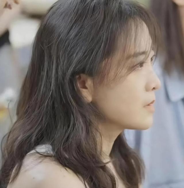 瘦百斤后的贾玲算不算大美女,看看她和张小斐谢楠的合照就知道了