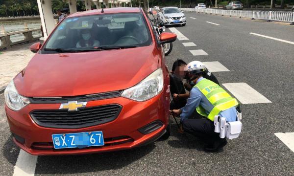 广州一家人买新车自驾去过端午,刚到珠海高速轮胎就出这问题……