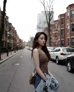 美女檫(欧阳妮妮留学法国被霸凌 在地上擦尿 洗澡也被催)