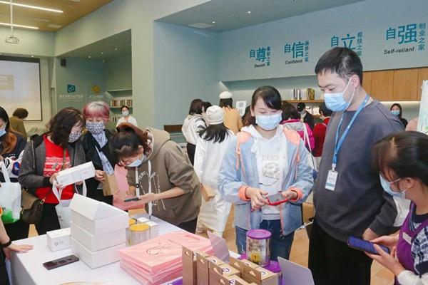 重庆安琪儿妇产医院开展科学育儿活动