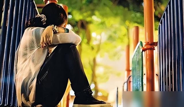 失恋美女深夜去KTV发泄,找男模陪酒,醒后崩溃回顾:3天没睡觉