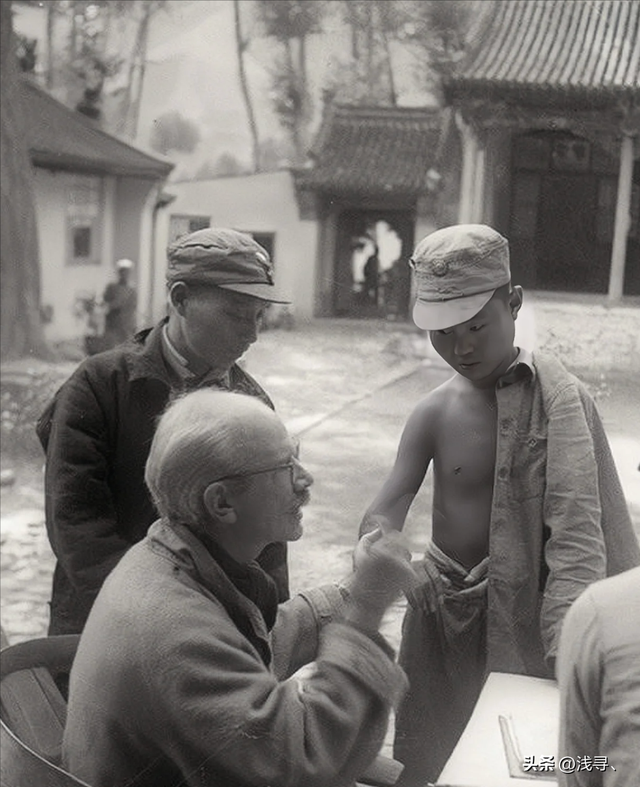 罕见照片:日本女人竟如此开放大胆,女学生脱光衣服全身赤裸上课