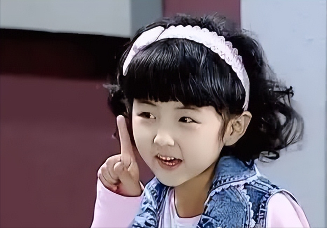 张子枫:三亿网友都在讨论她的胸,这胸碍了谁的眼?