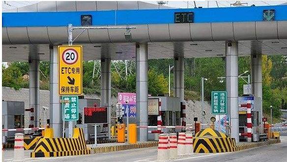 交警提示:下高速时没有这个动作,一律罚款200扣3分