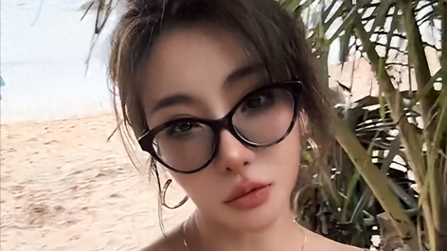 你再骂一下试试!中国美女在泰国暴打外国2米壮汉,短袖改成开衫