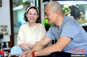 高兴的美女(闽西客家小城的“洋媳妇”奇娜：在中国每天都很开心)